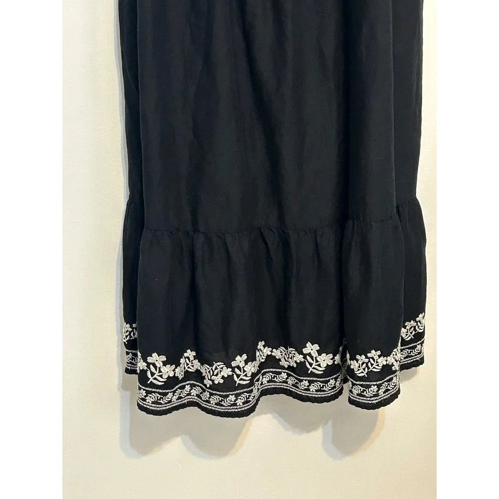 Beach casual summer fall embroidered black and white floral dress with pockets